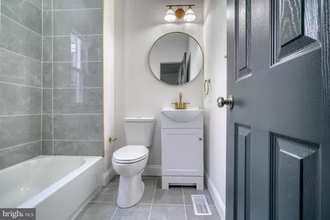 Bath - 1645 Ruxton Ave, Baltimore, MD 21216 photo 6 of 14
