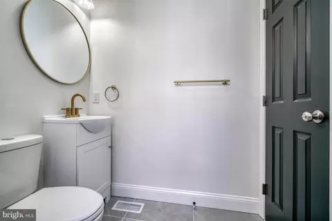 Bath - 1645 Ruxton Ave, Baltimore, MD 21216 photo 9 of 14