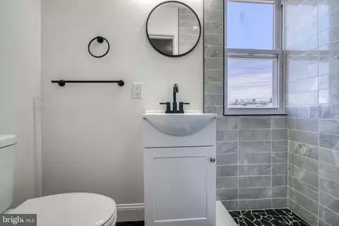 Bath - 1645 Ruxton Ave, Baltimore, MD 21216 photo 10 of 14