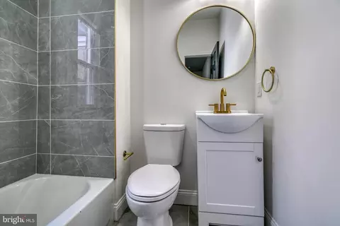 Bath - 1645 Ruxton Ave, Baltimore, MD 21216 photo 7 of 14
