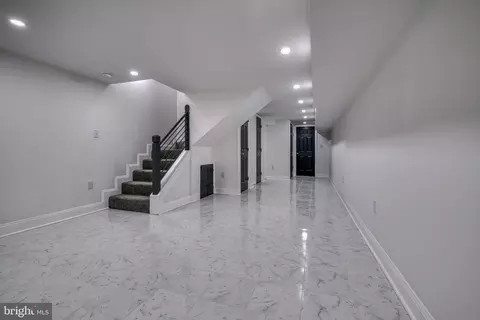 Entry Way - 1645 Ruxton Ave, Baltimore, MD 21216 photo 15 of 17