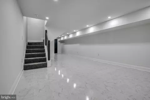 Entry Way - 1645 Ruxton Ave, Baltimore, MD 21216 photo 14 of 17