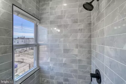 Bath - 1645 Ruxton Ave, Baltimore, MD 21216 photo 11 of 14