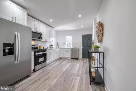 Entry Way - 1645 Ruxton Ave, Baltimore, MD 21216 photo 2 of 17