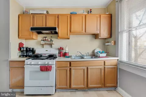 2709 N Howard St, Baltimore, MD 21218 photo 9