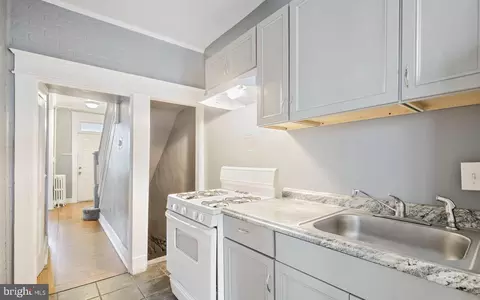 Entry Way - 2636 W Franklin St, Baltimore, MD 21223 photo 10 of 16