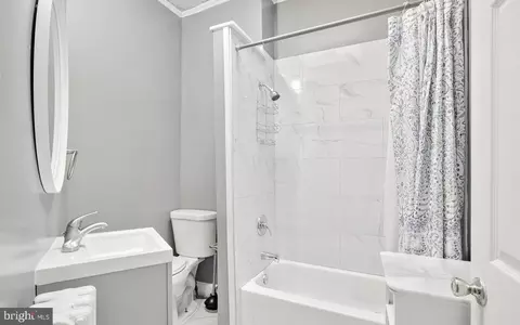 Entry Way - 2636 W Franklin St, Baltimore, MD 21223 photo 15 of 16