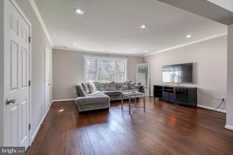 Entry Way - 3503 Dennlyn Rd, Baltimore, MD 21215 photo 6 of 15