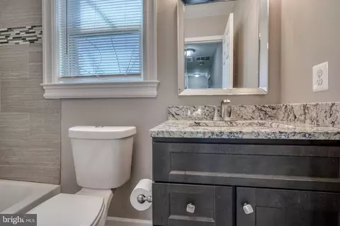 Bath - 3503 Dennlyn Rd, Baltimore, MD 21215 photo 3 of 11