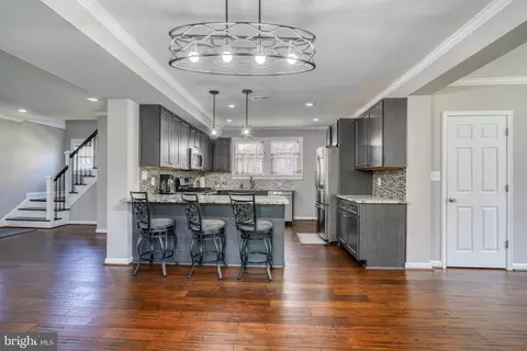 Entry Way - 3503 Dennlyn Rd, Baltimore, MD 21215 photo 5 of 15