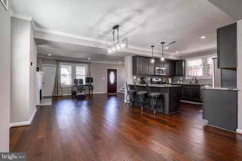 Entry Way - 3503 Dennlyn Rd, Baltimore, MD 21215 photo 10 of 15