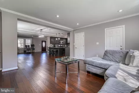 Entry Way - 3503 Dennlyn Rd, Baltimore, MD 21215 photo 8 of 15