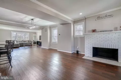 Entry Way - 3503 Dennlyn Rd, Baltimore, MD 21215 photo 3 of 15