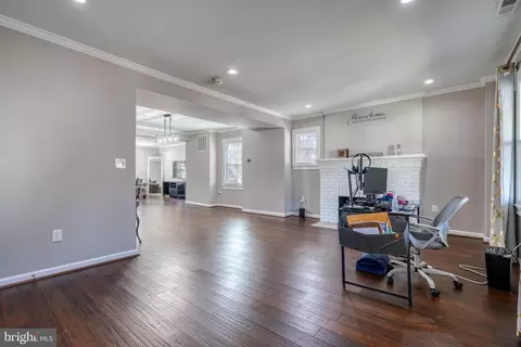 Entry Way - 3503 Dennlyn Rd, Baltimore, MD 21215 photo 2 of 15