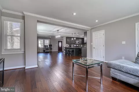 Entry Way - 3503 Dennlyn Rd, Baltimore, MD 21215 photo 9 of 15