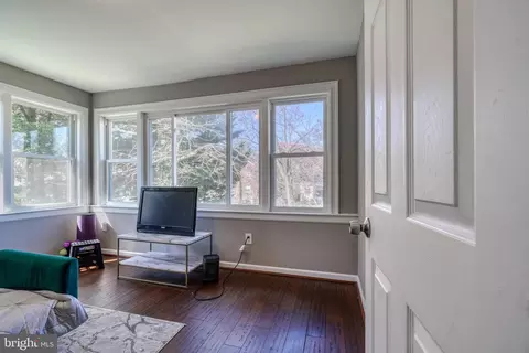 Entry Way - 3503 Dennlyn Rd, Baltimore, MD 21215 photo 12 of 15
