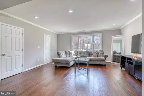 Entry Way - 3503 Dennlyn Rd, Baltimore, MD 21215 photo 7 of 15