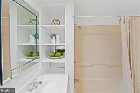 Bath - 2302 Duker Ct, Baltimore, MD 21224 photo 1 of 1