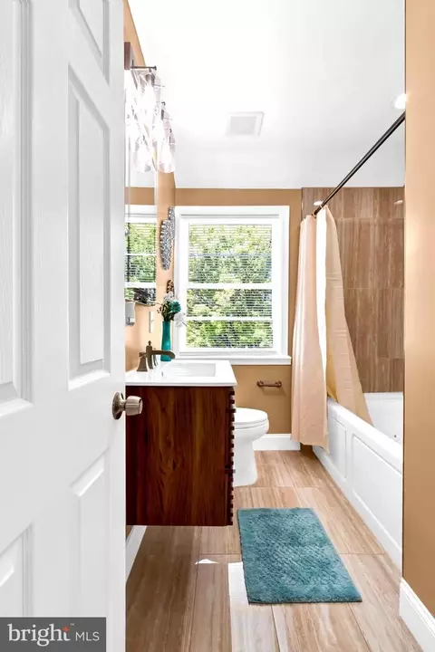 Bath - 1536 Gleneagle Rd, Baltimore, MD 21239 photo 2 of 4