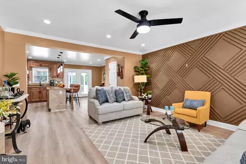 Living - 1536 Gleneagle Rd, Baltimore, MD 21239 photo 3 of 4
