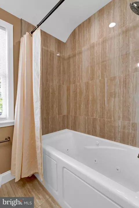 Bath - 1536 Gleneagle Rd, Baltimore, MD 21239 photo 3 of 4