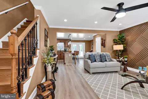 Living - 1536 Gleneagle Rd, Baltimore, MD 21239 photo 2 of 4