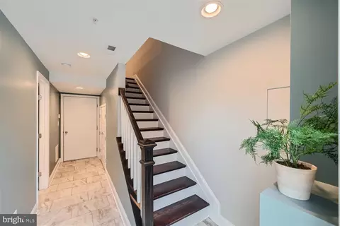 Entry Way - 1929 Eastern Ave, Baltimore, MD 21231 photo 4 of 4