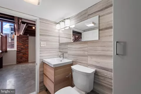 Bath - 637 Stirling St, Baltimore, MD 21202 photo 5 of 5