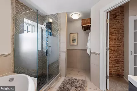 Bath - 637 Stirling St, Baltimore, MD 21202 photo 2 of 5