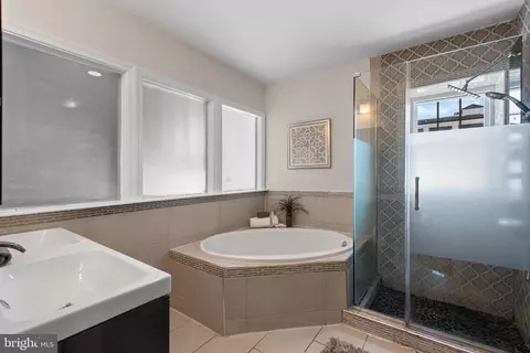 Bath - 637 Stirling St, Baltimore, MD 21202 photo 1 of 5