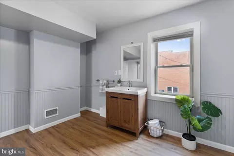Bath - 303 Scott St, Baltimore, MD 21230 photo 4 of 4