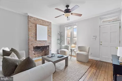 Living - 303 Scott St, Baltimore, MD 21230 photo 2 of 3