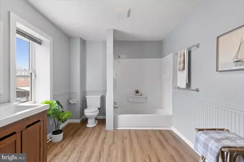 Bath - 303 Scott St, Baltimore, MD 21230 photo 3 of 4
