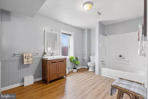 Bath - 303 Scott St, Baltimore, MD 21230 photo 2 of 4