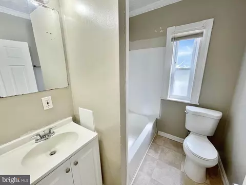 Bath - 5013 Catalpha Rd, Baltimore, MD 21214 photo 1 of 3