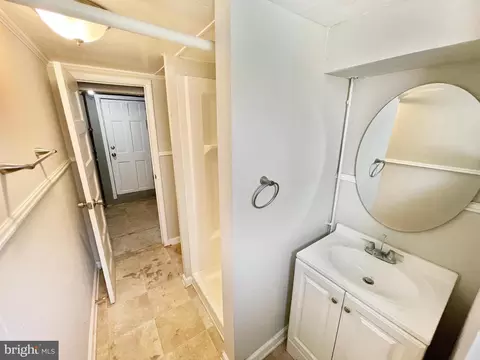 Bath - 5013 Catalpha Rd, Baltimore, MD 21214 photo 2 of 3
