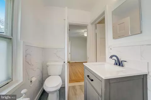 Bath - 328 Taplow Rd, Baltimore, MD 21212 photo 3 of 4