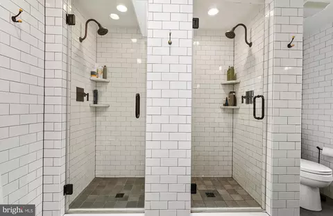 Bath - 300 Kerneway, Baltimore, MD 21212 photo 2 of 3
