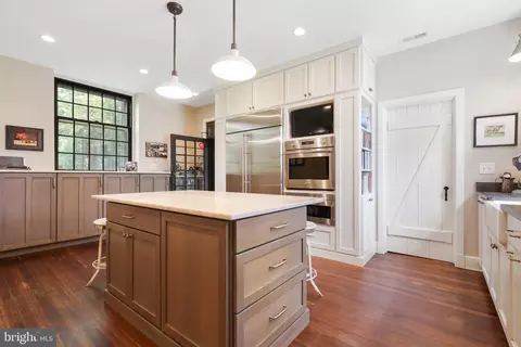 Kitchen - 300 Kerneway, Baltimore, MD 21212 photo 4 of 5