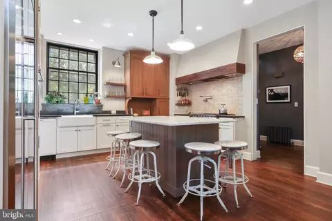 Kitchen - 300 Kerneway, Baltimore, MD 21212 photo 2 of 5
