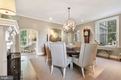 Dining - 300 Kerneway, Baltimore, MD 21212 photo 1 of 4