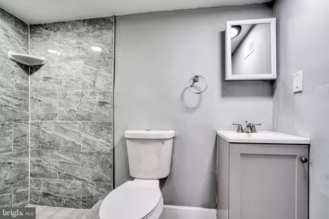 Bath - 5307 Cuthbert Ave, Baltimore, MD 21215 photo 5 of 7