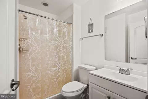 Bath - 314 Camillia Pl, Baltimore, MD 21229 photo 1 of 3