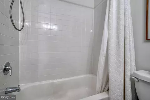 Bath - 1944 Light St, Baltimore, MD 21230 photo 3 of 3