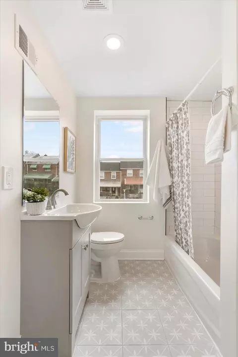 Bath - 1012 Andover Rd, Baltimore, MD 21218 photo 3 of 4