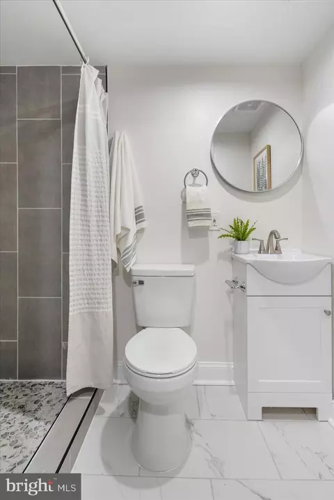 Bath - 1012 Andover Rd, Baltimore, MD 21218 photo 1 of 4