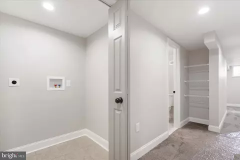 Entry Way - 3927 Stokes Dr, Baltimore, MD 21229 photo 2 of 4