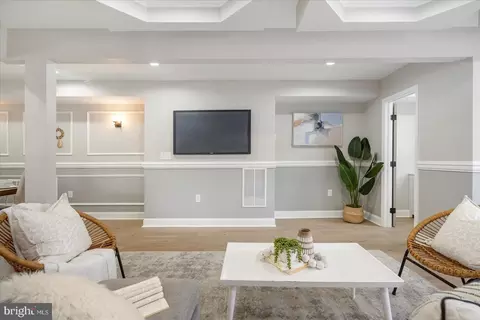 Living - 3927 Stokes Dr, Baltimore, MD 21229 photo 5 of 7