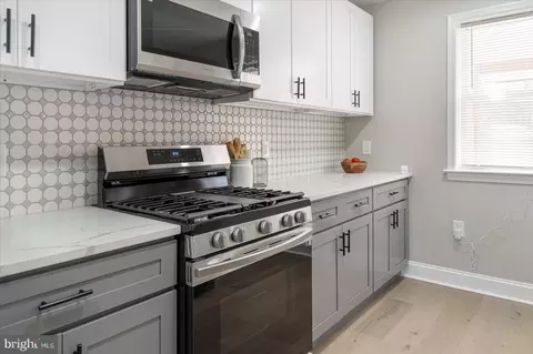 Kitchen - 3927 Stokes Dr, Baltimore, MD 21229 photo 4 of 6