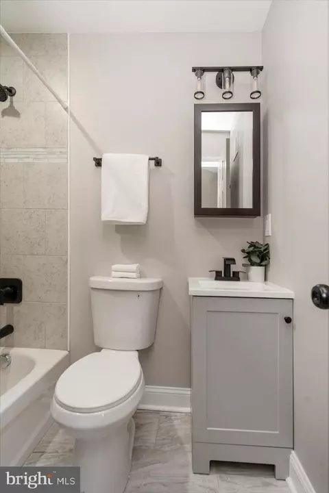 Bath - 3927 Stokes Dr, Baltimore, MD 21229 photo 2 of 4